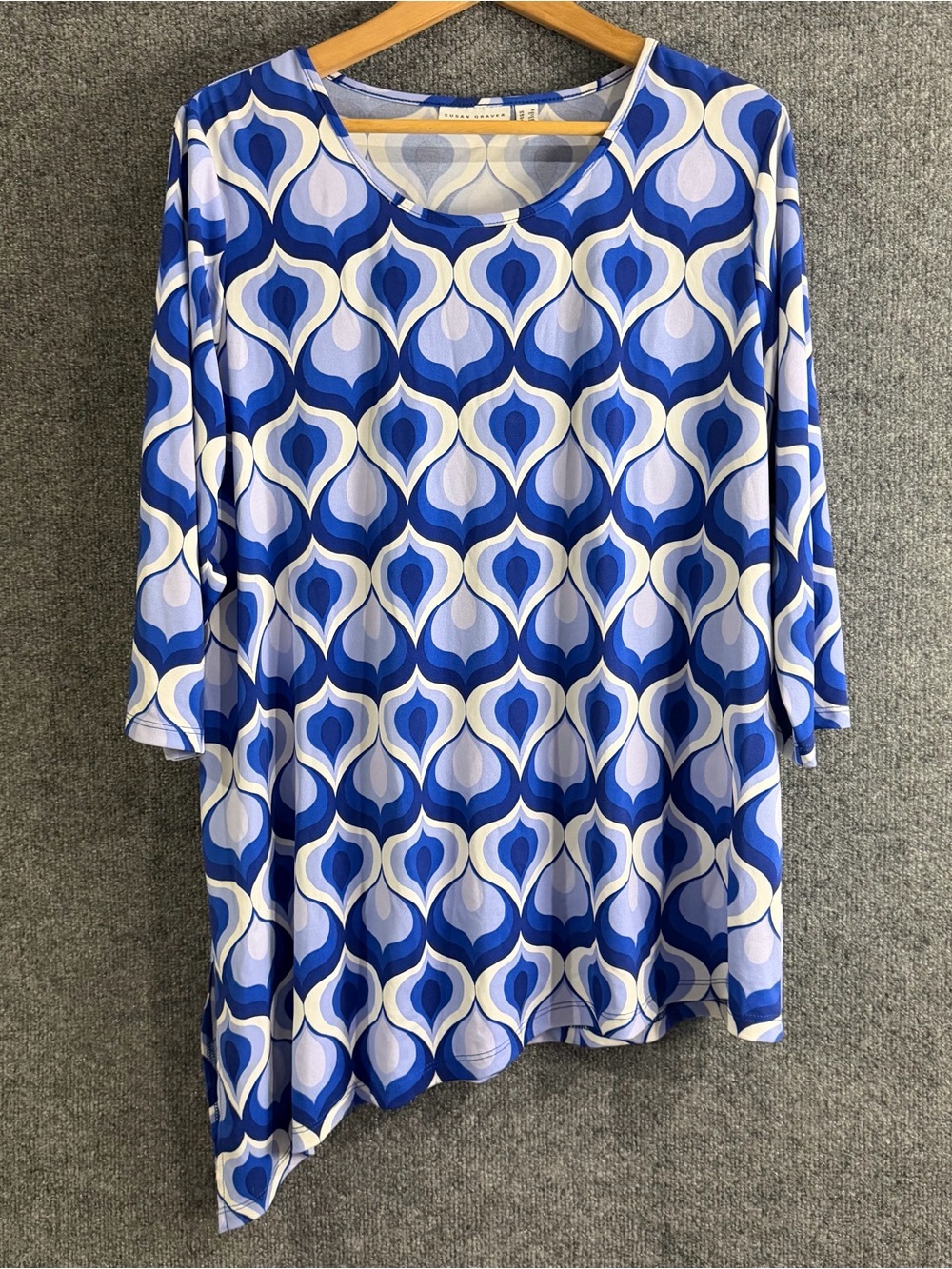 Susan Graver Womens 1X Liquid Knit Blue White Geometric Asymmetric Hem Tunic Top